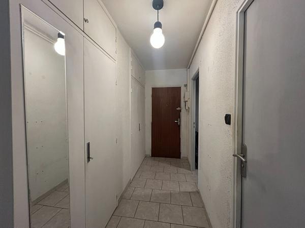 Grand appartement T1 bis avec balcon, proche tram, bus et toutes commodités