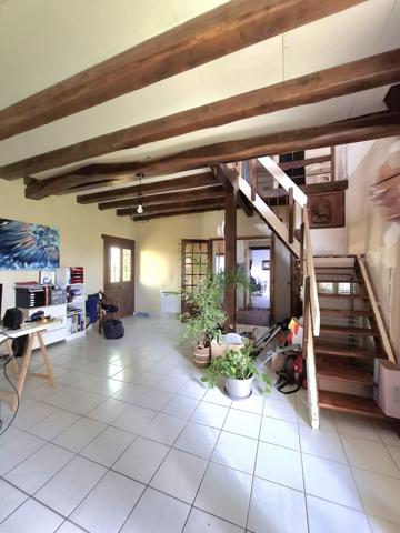 À vendre - Maison mitoyenne 1 côté, 3 pièces située à Rouessé-Fontaine (72610)