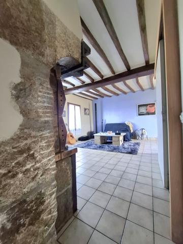 À vendre - Maison mitoyenne 1 côté, 3 pièces située à Rouessé-Fontaine (72610)