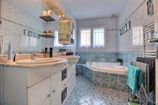 Maison familiale 5 chambres avec piscine (Villenave d'Ornon)