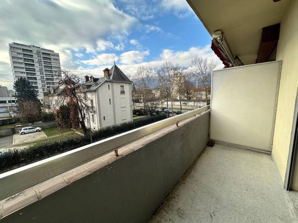 STUDIO COURS DE LA LIBERATION - IDEAL ETUDIANT