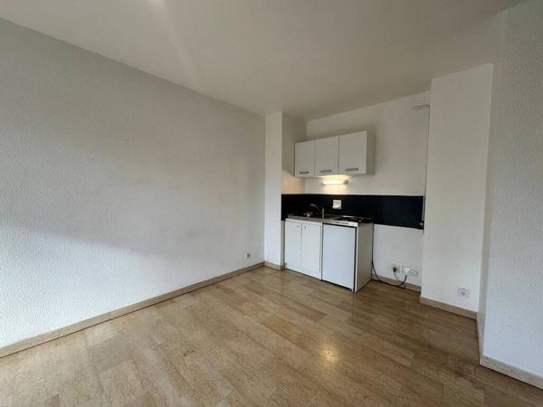 STUDIO COURS DE LA LIBERATION - IDEAL ETUDIANT