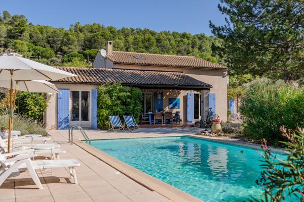 Camps-la-Source (83170) Jolie maison avec piscine, vue et chambre d'amis