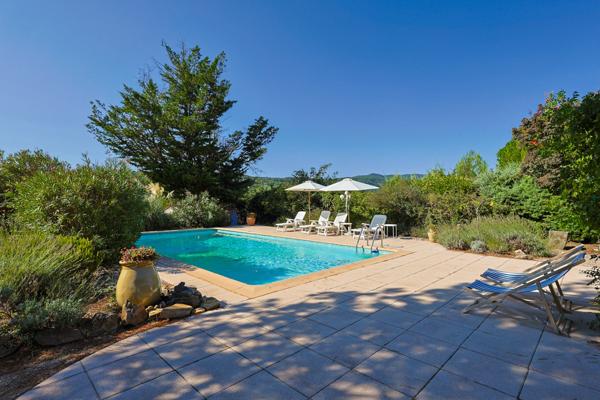 Camps-la-Source (83170) Jolie maison avec piscine, vue et chambre d'amis
