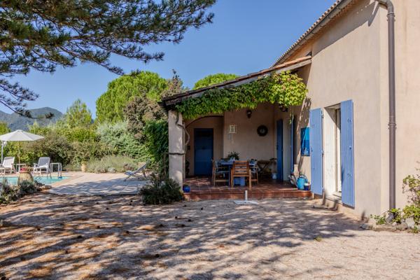 Camps-la-Source (83170) Jolie maison avec piscine, vue et chambre d'amis
