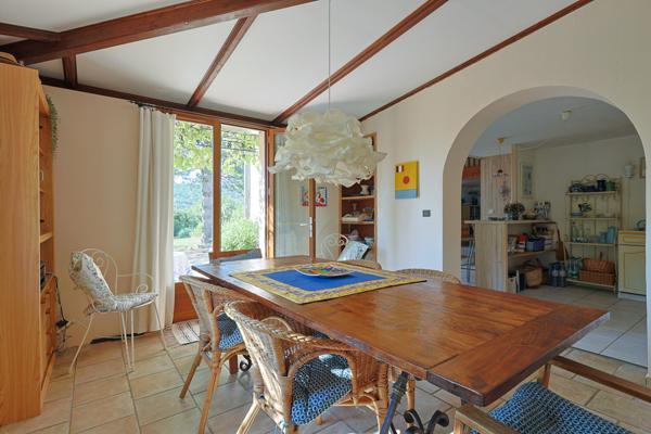 Camps-la-Source (83170) Jolie maison avec piscine, vue et chambre d'amis
