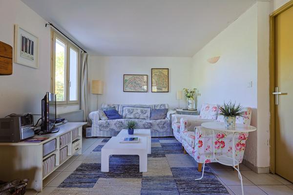 Camps-la-Source (83170) Jolie maison avec piscine, vue et chambre d'amis