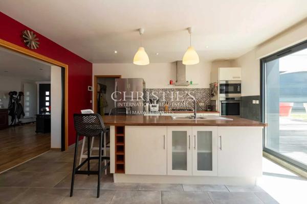 Lumineuse Maison et sa piscine à 10 min des plages de Châtelaillon