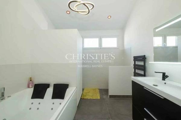 Lumineuse Maison et sa piscine à 10 min des plages de Châtelaillon