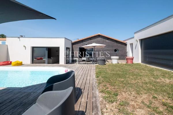 Lumineuse Maison et sa piscine à 10 min des plages de Châtelaillon