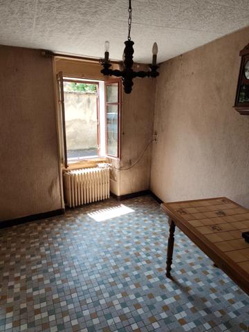 Maison et bâtiment à rénover – Dun-le-Poëlier, proche Chabris