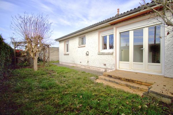 LE PASSAGE - Maison plain-pied de 88 m² avec 3 chambres, garage et jardin autour sur un terrain de 280 m² environ