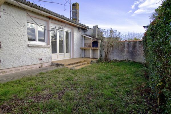 LE PASSAGE - Maison plain-pied de 88 m² avec 3 chambres, garage et jardin autour sur un terrain de 280 m² environ