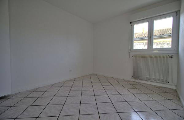 LE PASSAGE - Maison plain-pied de 88 m² avec 3 chambres, garage et jardin autour sur un terrain de 280 m² environ