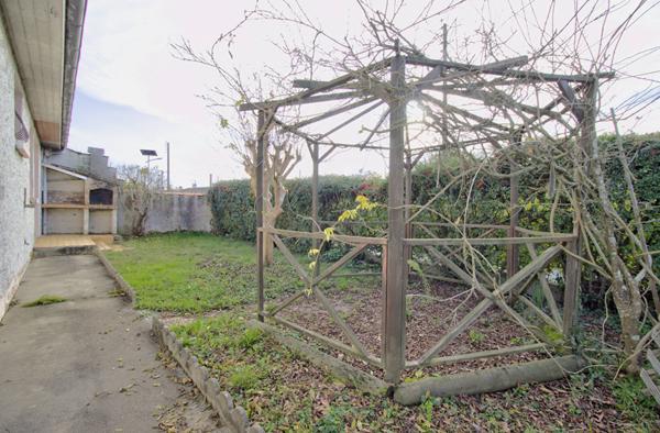 LE PASSAGE - Maison plain-pied de 88 m² avec 3 chambres, garage et jardin autour sur un terrain de 280 m² environ