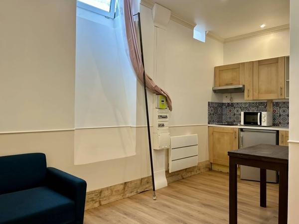 A Louer un studio meublé de 20m2 en souplex à Bordeaux quartier St Bruno/St Victor proche tram