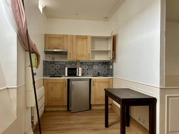 A Louer un studio meublé de 20m2 en souplex à Bordeaux quartier St Bruno/St Victor proche tram