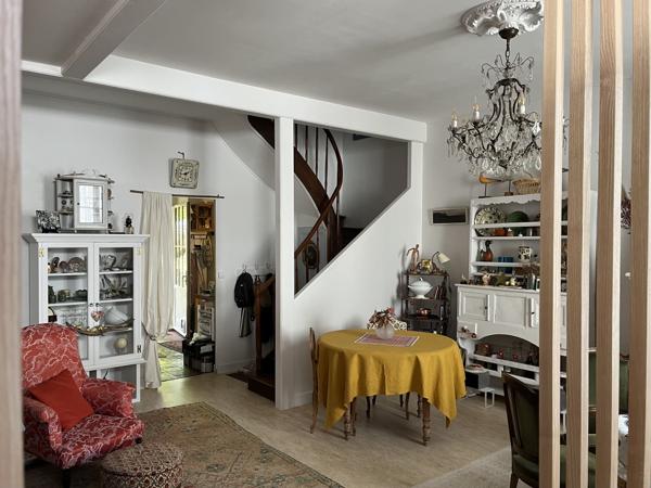 Maison
         4 pièces
        - 93 m² 242 500 € *