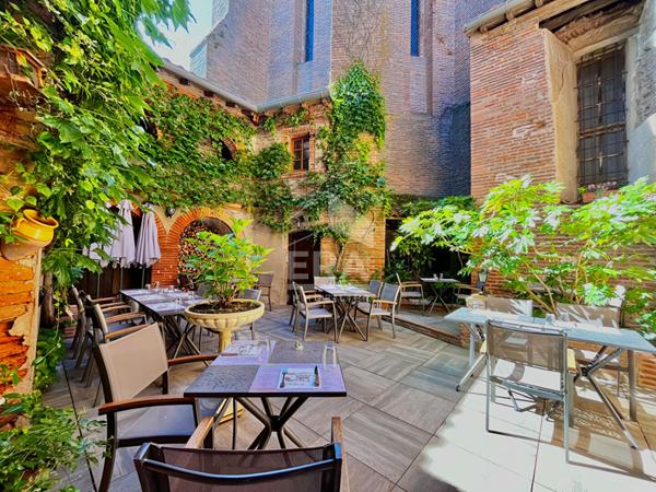 Immeuble de caractère de 320m² au coeur de Lisle-sur-Tarn.