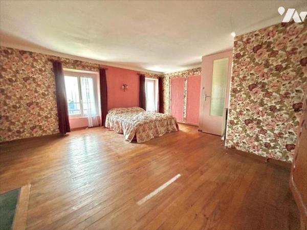 Pour investisseurs! ensemble de deux maisons + un hangar