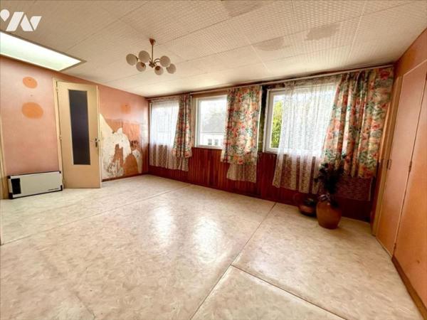 Pour investisseurs! ensemble de deux maisons + un hangar