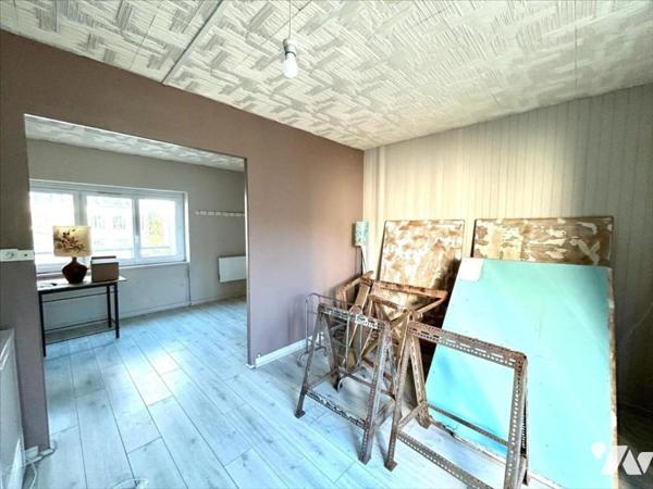 Pour investisseurs! ensemble de deux maisons + un hangar