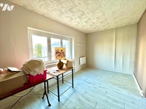 Pour investisseurs! ensemble de deux maisons + un hangar