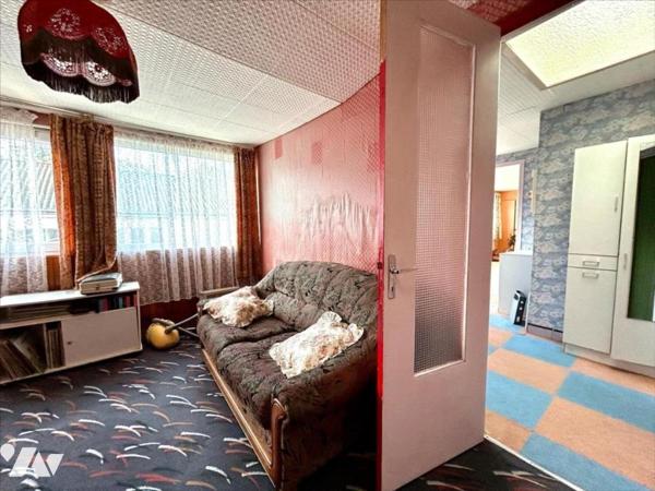 Pour investisseurs! ensemble de deux maisons + un hangar