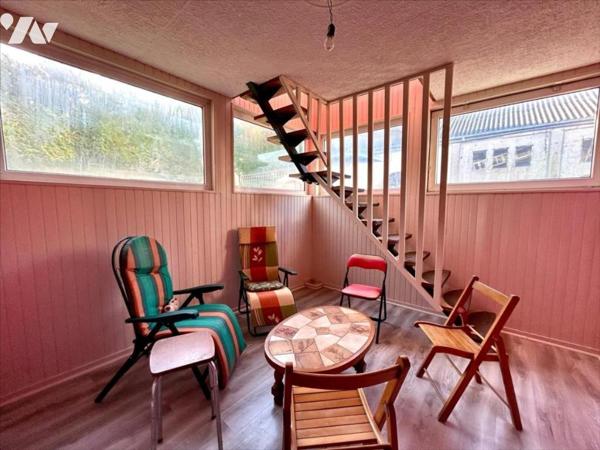 Pour investisseurs! ensemble de deux maisons + un hangar