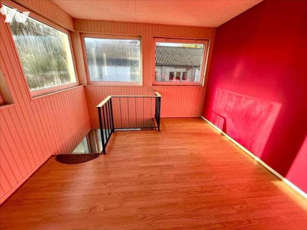 Pour investisseurs! ensemble de deux maisons + un hangar