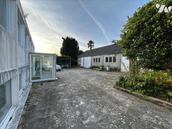 Pour investisseurs! ensemble de deux maisons + un hangar
