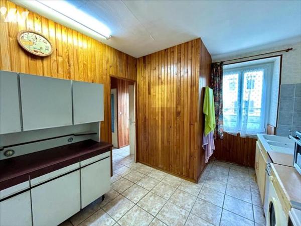 Pour investisseurs! ensemble de deux maisons + un hangar