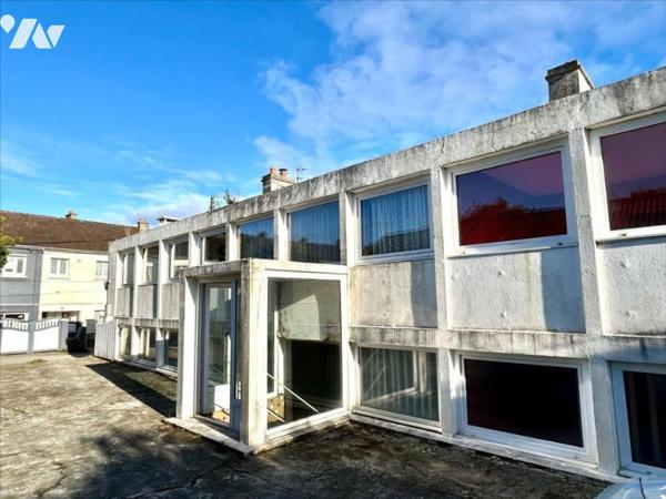 Pour investisseurs! ensemble de deux maisons + un hangar