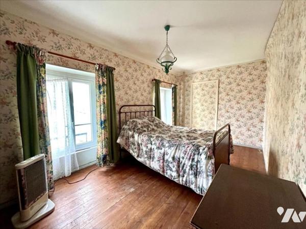 Pour investisseurs! ensemble de deux maisons + un hangar