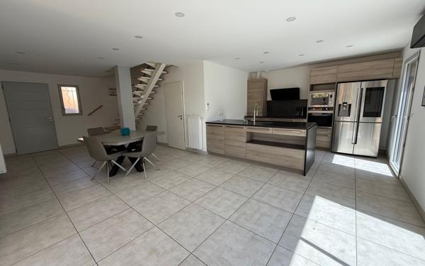 Maison à vendre    5 pièces •  Sain-Bel