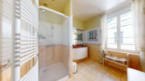Maison familiale 8 pièces - 206 m2 - Centre ville de Neuville-aux-bois
