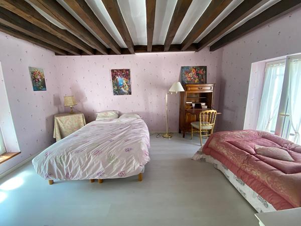 Maison familiale 8 pièces - 206 m2 - Centre ville de Neuville-aux-bois