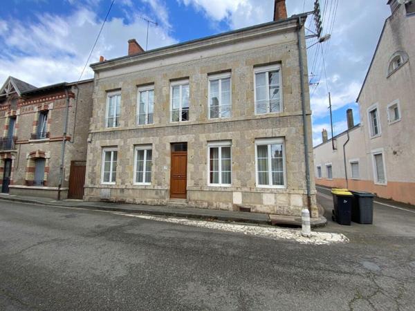 Maison familiale 8 pièces - 206 m2 - Centre ville de Neuville-aux-bois