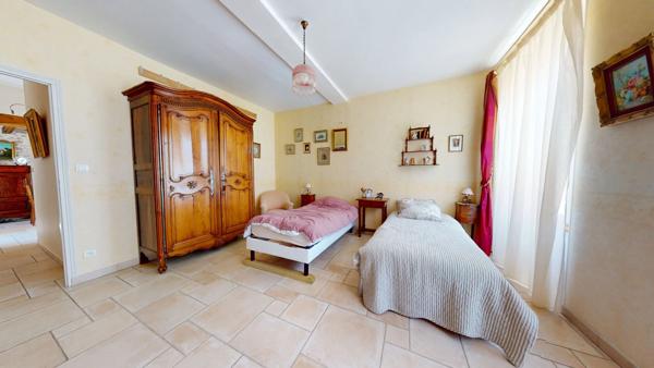 Maison familiale 8 pièces - 206 m2 - Centre ville de Neuville-aux-bois
