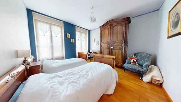 Maison familiale 8 pièces - 206 m2 - Centre ville de Neuville-aux-bois