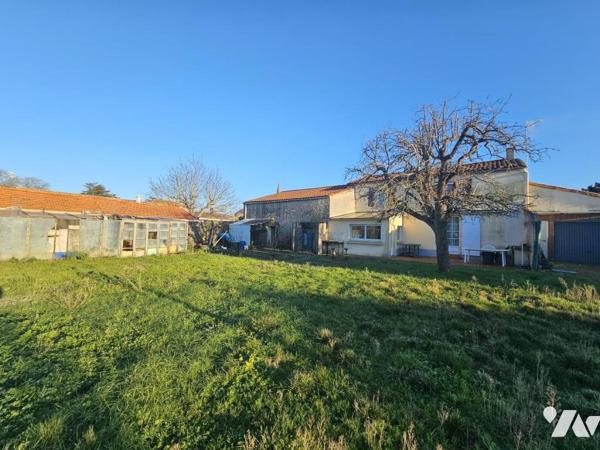 Maison trois chambres - grande dépendance et garage