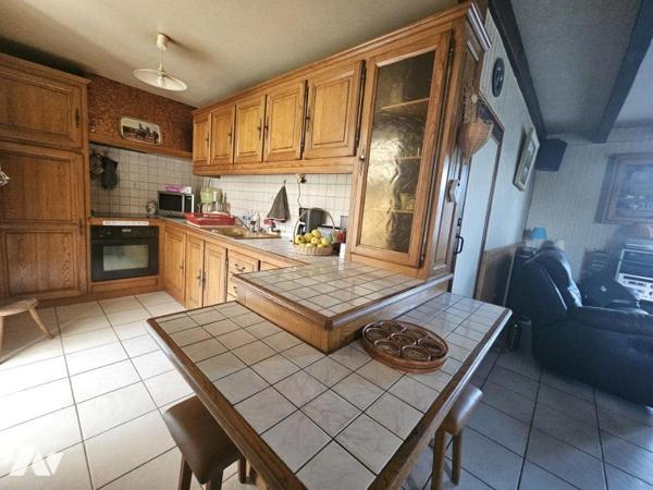 Maison trois chambres - grande dépendance et garage