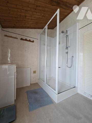 Maison trois chambres - grande dépendance et garage