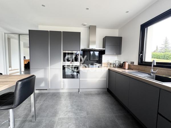 MAISON À LOUER DE 5 PIÈCES DE 164,50 M²