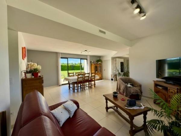 Villa Contemporaine de 2019 – Piscine, Vue Dégagée