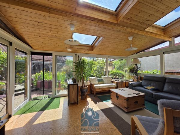 Maison 6 pièces avec garage, terrasses et jardin paysager
