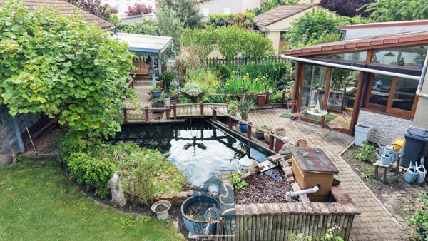 Maison 6 pièces avec garage, terrasses et jardin paysager