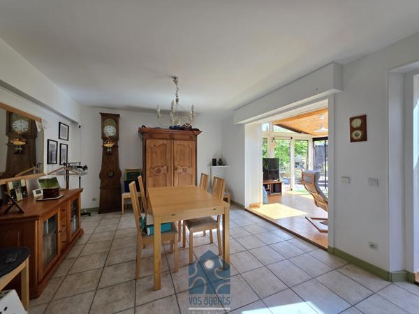 Maison 6 pièces avec garage, terrasses et jardin paysager