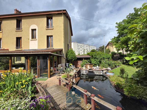 Maison 6 pièces avec garage, terrasses et jardin paysager