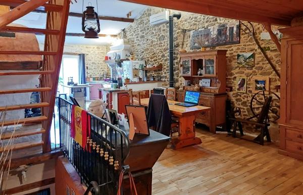 Maison à vendre    6 pièces • 140 m2 Cruis